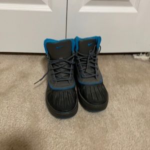 Boys Nike winter sneakers